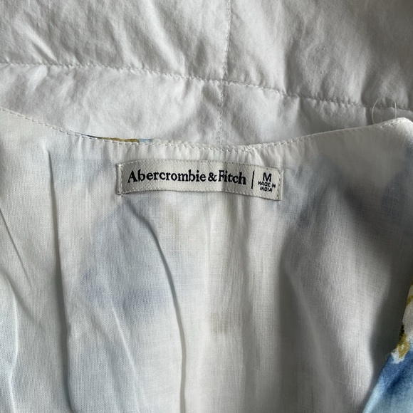 Abercrombie & Fitch Flutter Sleeve Smocked Waist Top Size M. Spring Floral - Picture 3 of 7